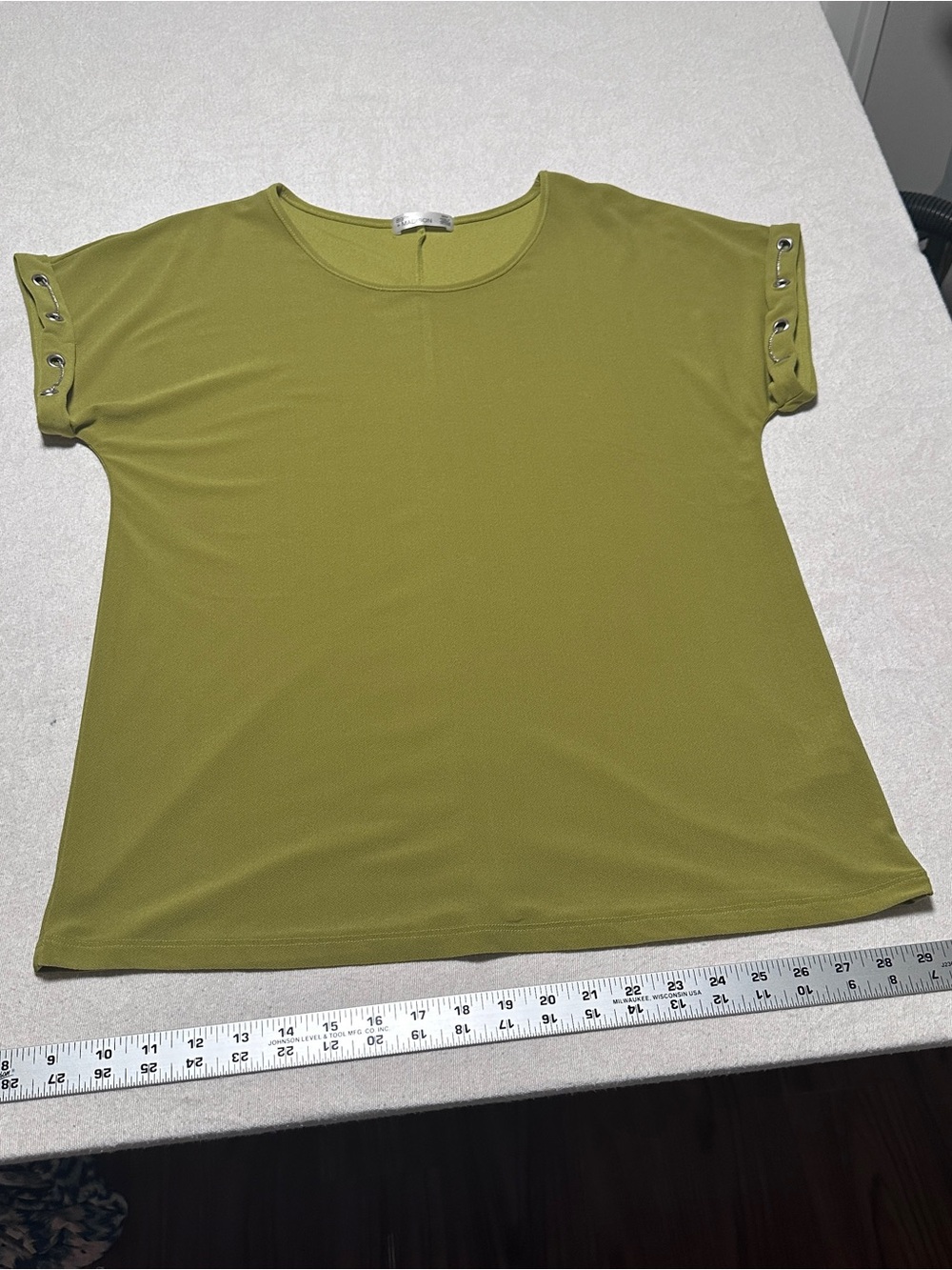 89th & Madison Medium Olive-Chartreuse Short Sleeve Tee with Grommet Sleeves